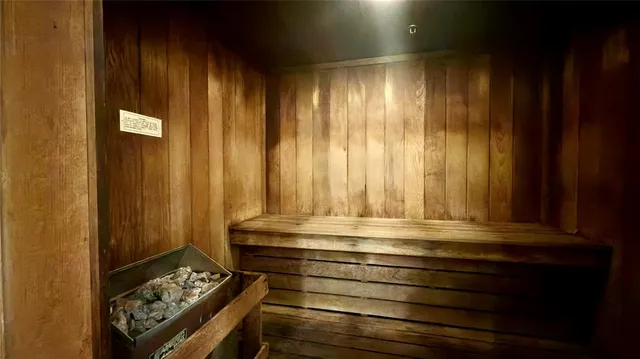 $1,975 | 9340 Lagoon Place, Unit 403, Davie, FL 33324