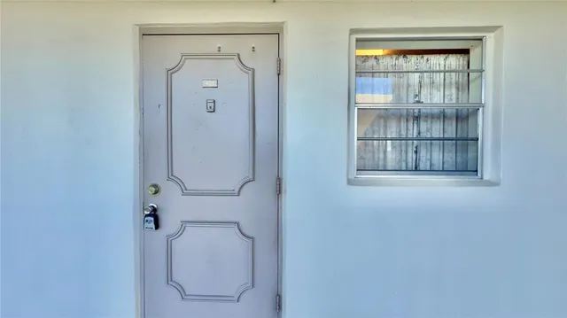 $1,975 | 9340 Lagoon Place, Unit 403, Davie, FL 33324