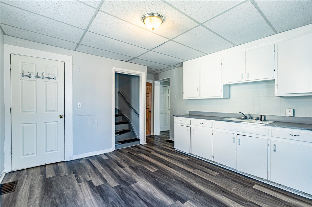 122 Ambrose Street Rochester, NY 14608 - Photo 5 of 48