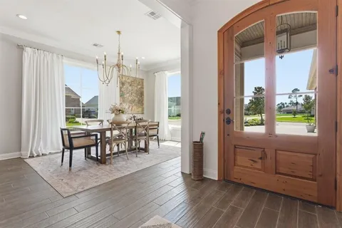 $865,000 | 5847 Lakeview Lane, Lake Charles, LA 70605