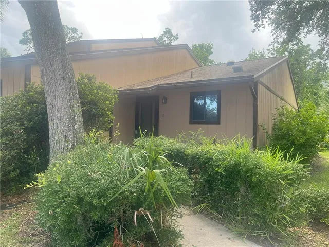a front view of house with yard
