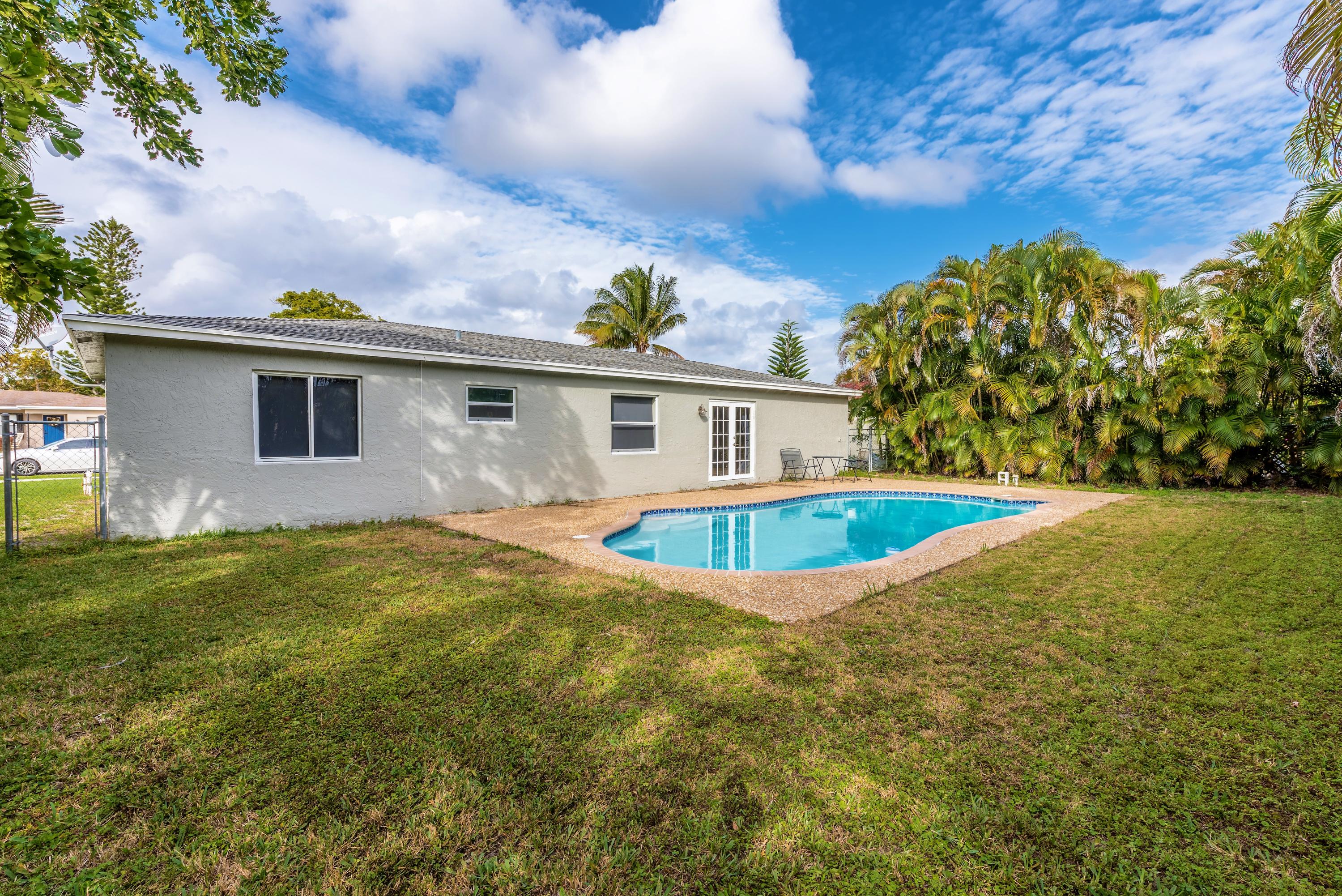 4690 Baldric Street Boca Raton, FL 33428 - Photo 21 of 25 pool/backyard