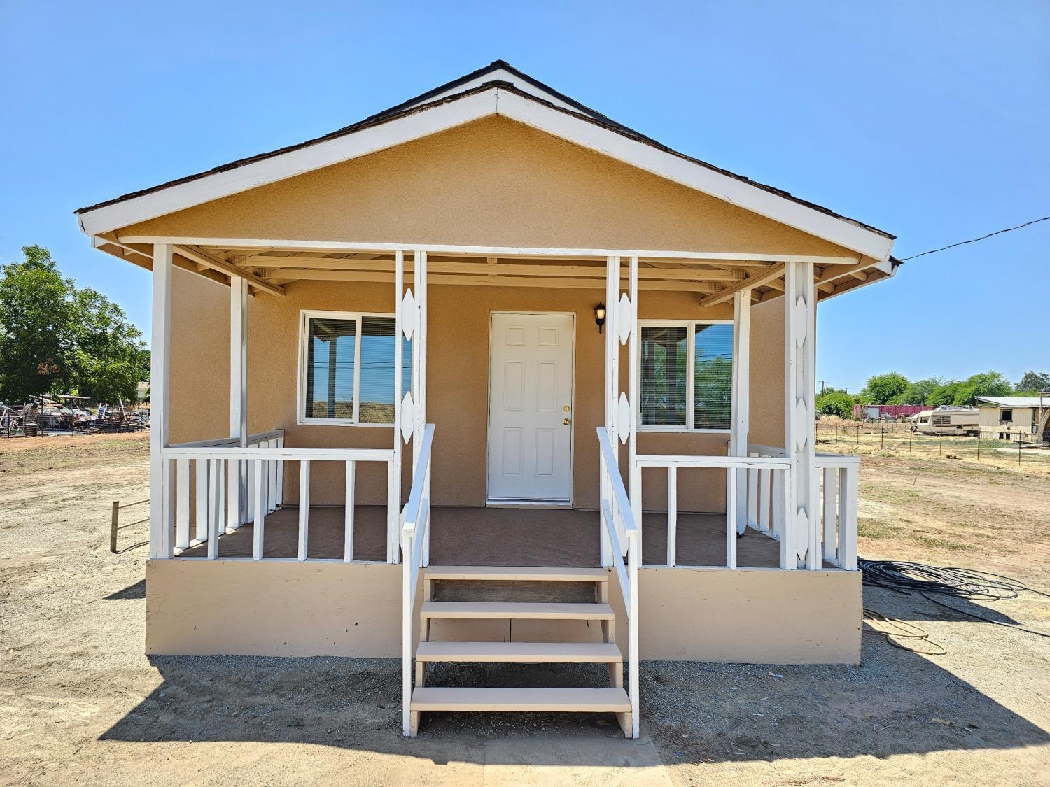 23375 Ave 196 Strathmore, CA 93267 - Photo 2 of 31 a view of front door and deck
