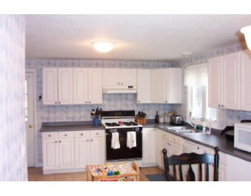 61 Narrows Road Freetown, MA 02702 - Photo 3 of 5 Gallery Image 3