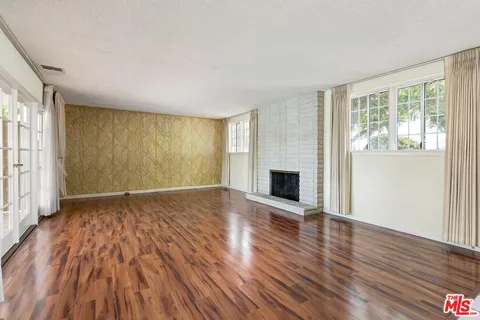 $1,275,000 | 4821 West 63rd Street, Los Angeles, CA 90056