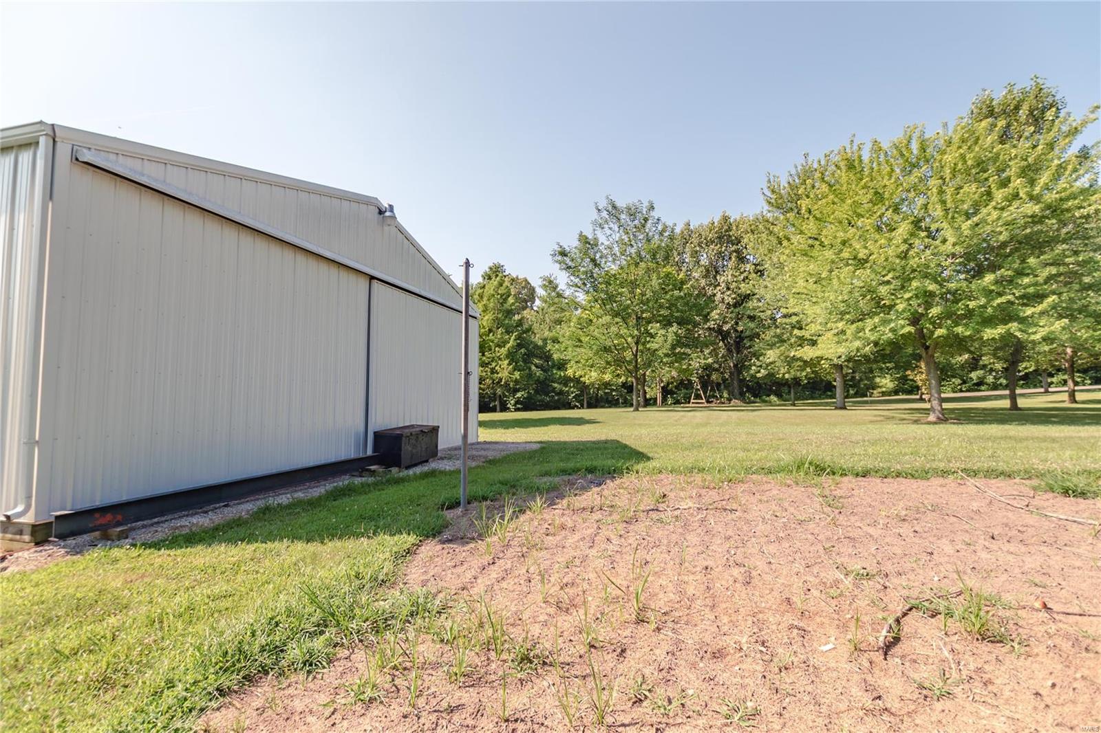 7266 D Road Waterloo, IL 62298 - Photo 9 of 40