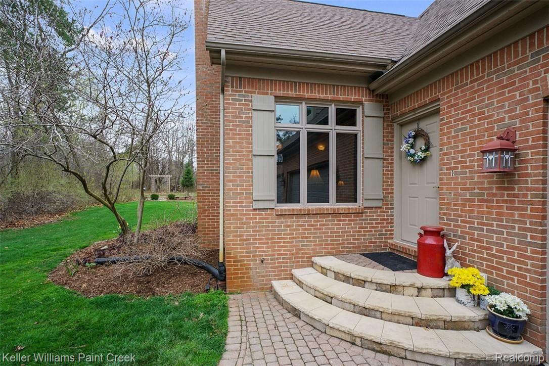 525 Sheldon Court Rochester, MI 48306 - Photo 60 of 66 Stone Paver and Steps