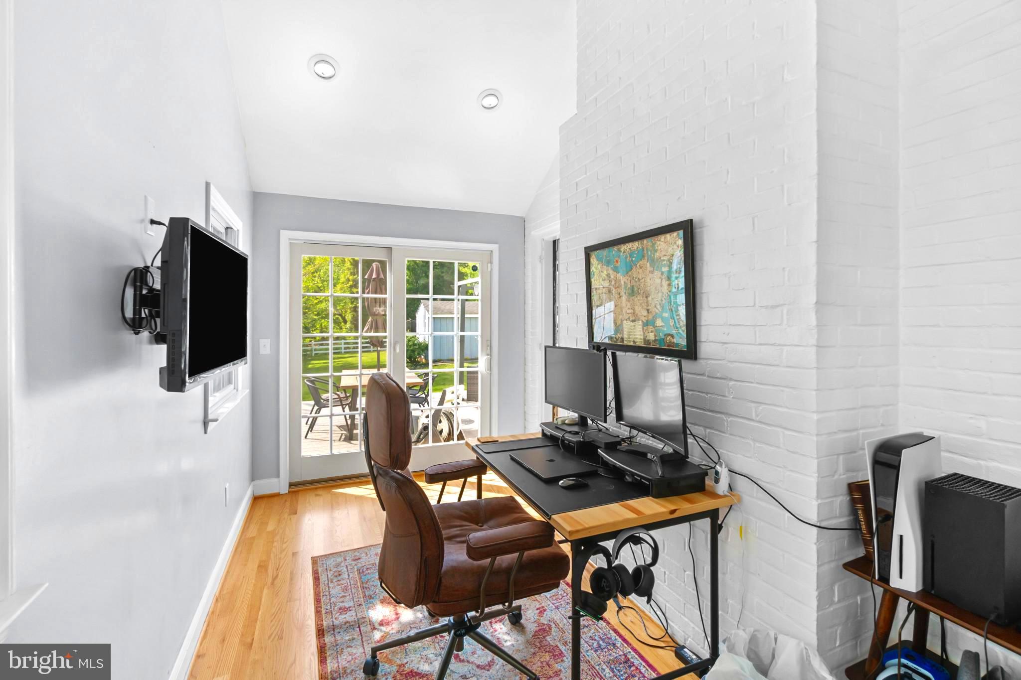6218 Haddon Avenue Baltimore, MD 21212 - Photo 4 of 24 Main Level Sunroom/study or Office