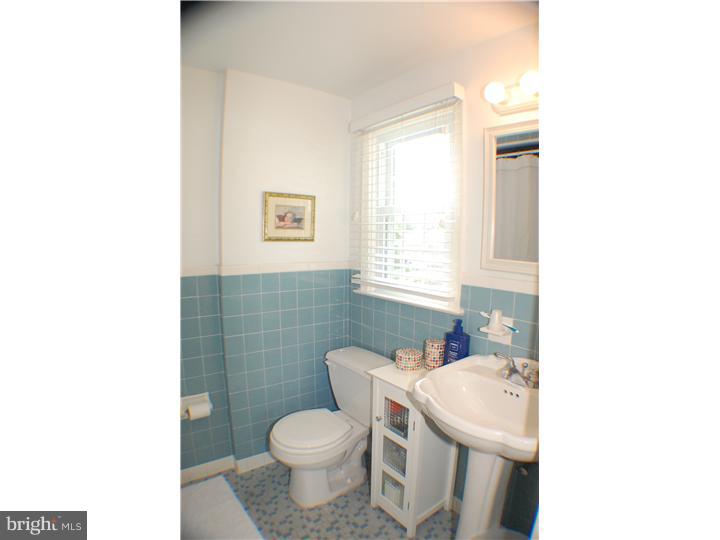 313 Harrington Road Havertown, PA 19083 - Photo 11 of 17