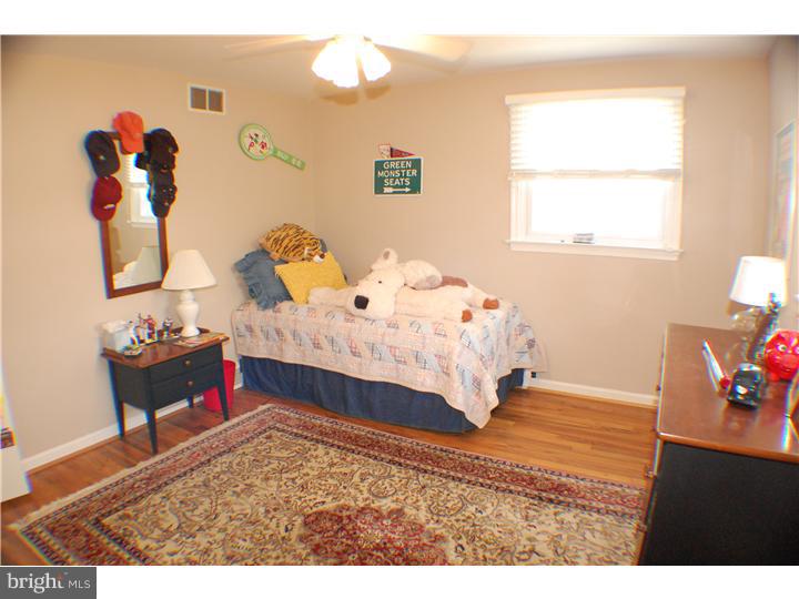 313 Harrington Road Havertown, PA 19083 - Photo 8 of 17