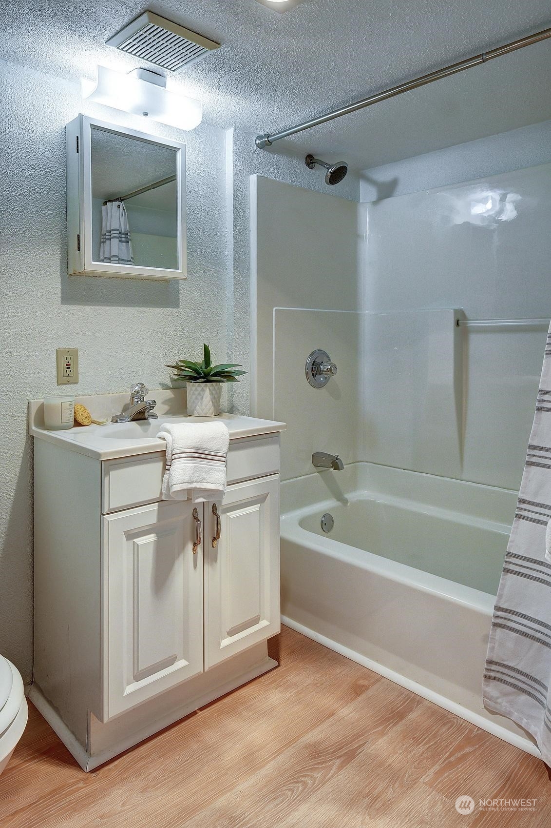 9448 18th Avenue Southwest Seattle, WA 98106 - Photo 14 of 20 a bathroom with a tub sink toilet and mirror
