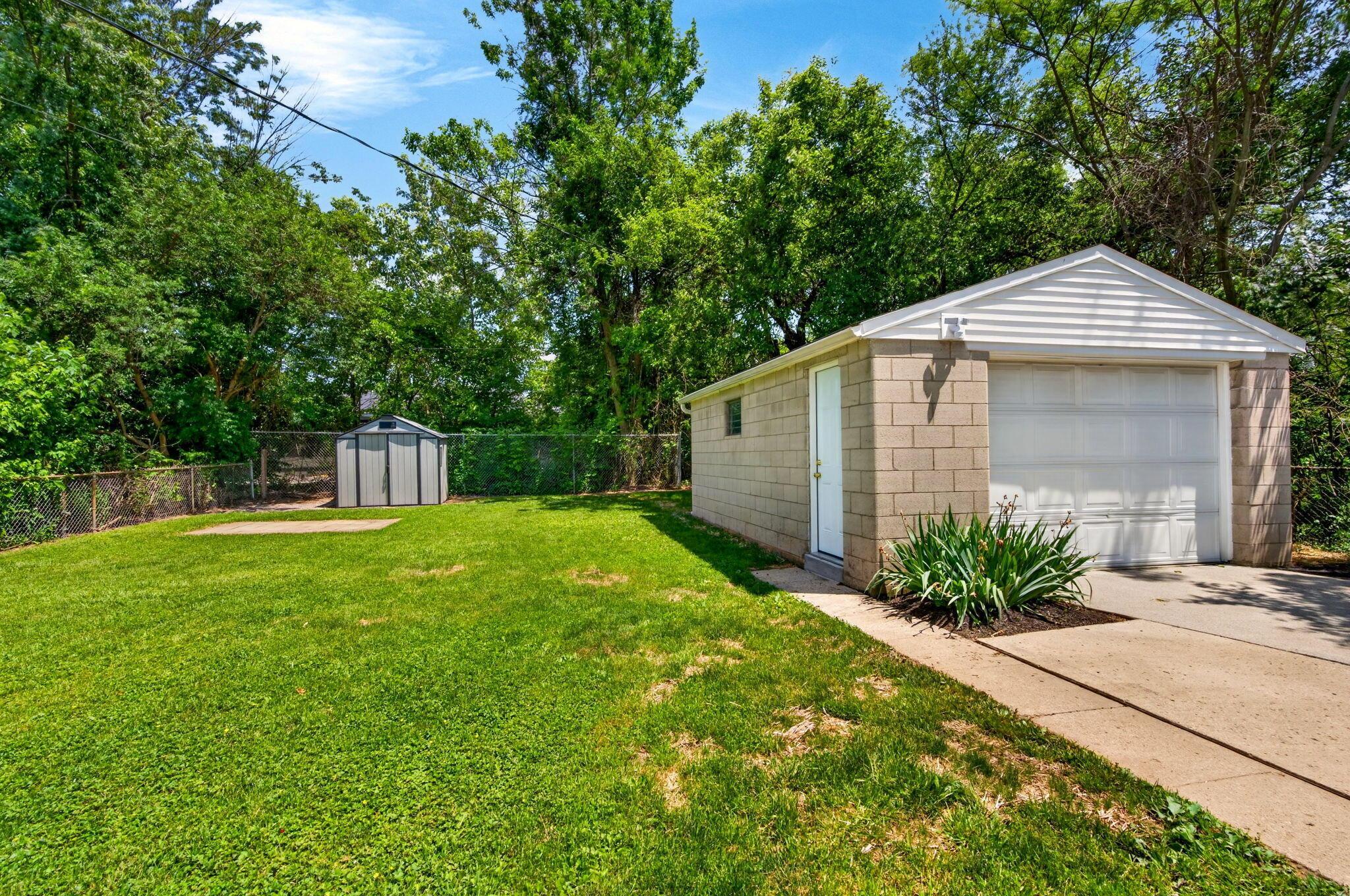 220 South Ashburton Road Columbus, OH 43213 - Photo 38 of 43
