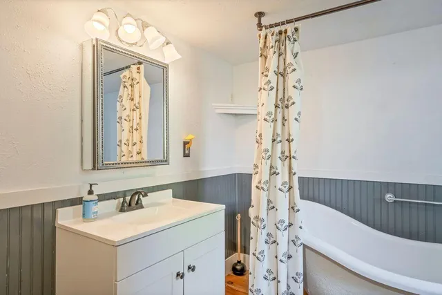 $399,999 | 192 Turkey Lane, Winthrop, ME 04364