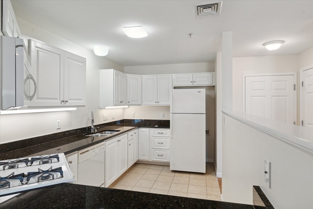 34 Burnham Road, Unit 204 Methuen, MA 01844 - Photo 7 of 30 Gallery Image 7
