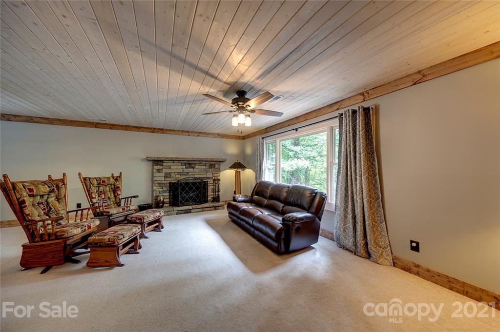 167 Kingfisher Road, Unit 312 Brevard, NC 28712 - Photo 5 of 27 Gallery Image 5