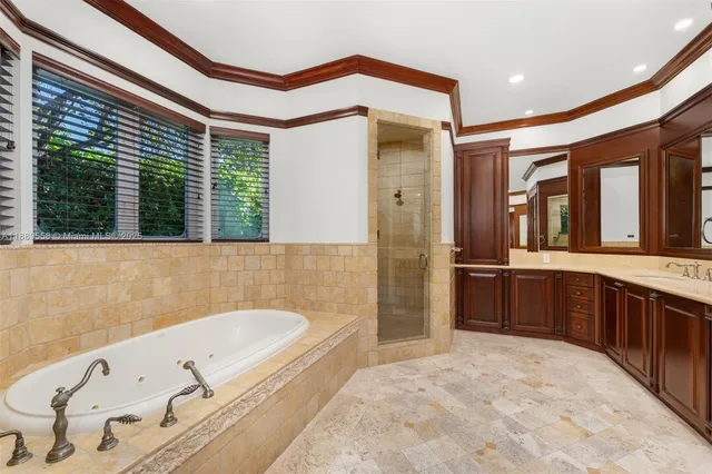 $6,750,000 | 6350 Southwest 92nd Street, Pinecrest, FL 33156