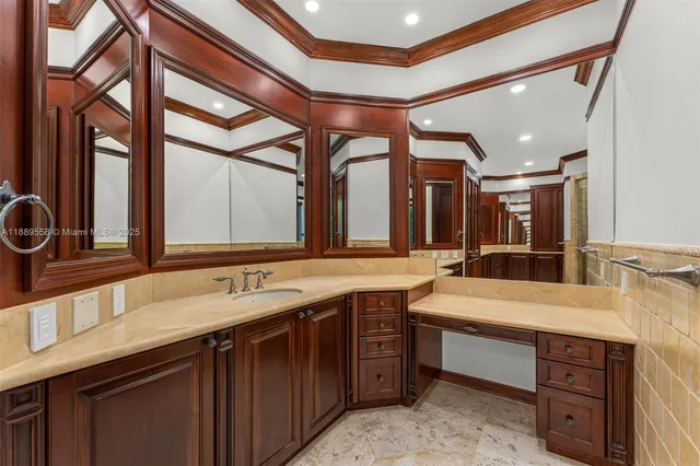 $6,750,000 | 6350 Southwest 92nd Street, Pinecrest, FL 33156