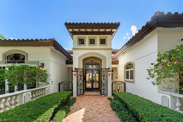 $6,750,000 | 6350 Southwest 92nd Street, Pinecrest, FL 33156