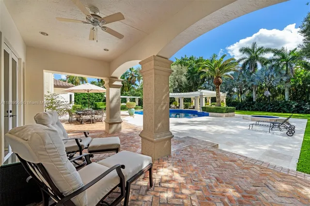 $6,750,000 | 6350 Southwest 92nd Street, Pinecrest, FL 33156