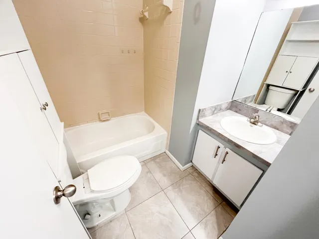 $2,300 | 100 West Hidden Valley Boulevard, Unit 110, Boca Raton, FL 33487