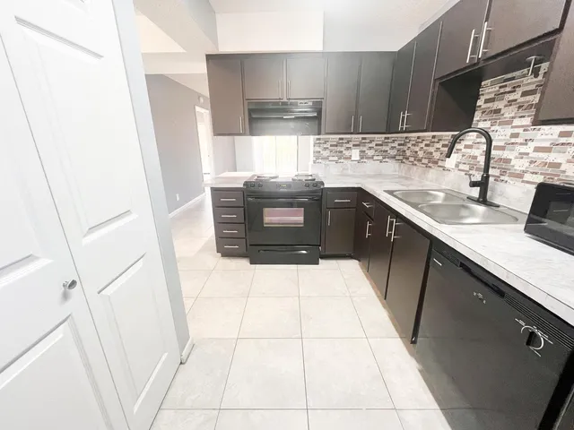 $2,300 | 100 West Hidden Valley Boulevard, Unit 110, Boca Raton, FL 33487