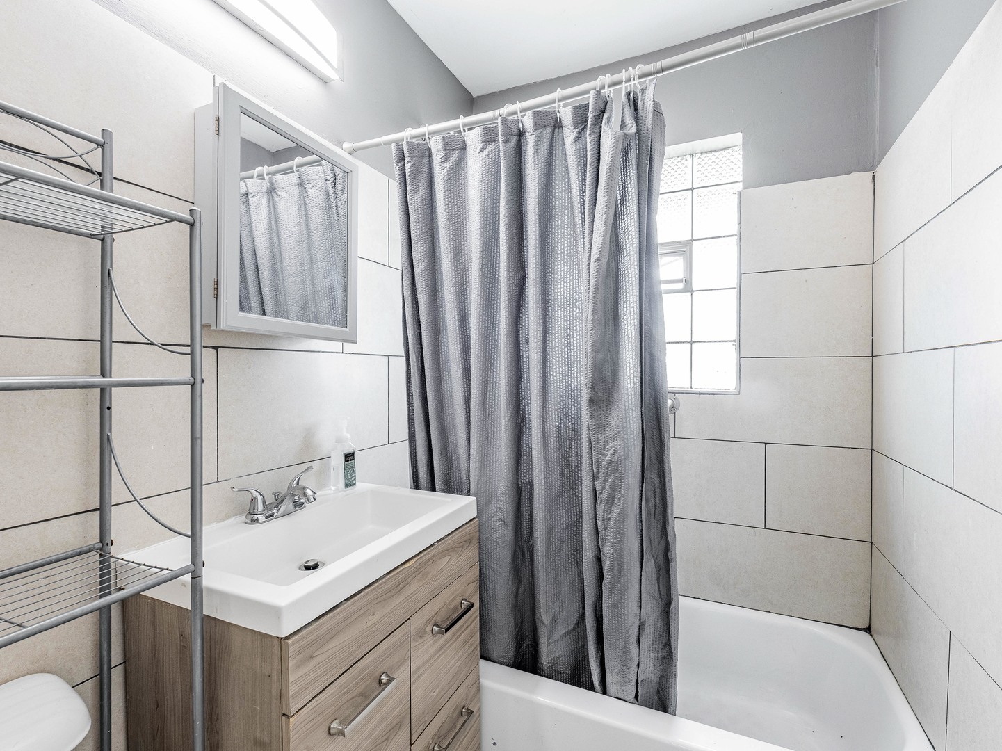 15316 Parkside Drive Markham, IL 60428 - Photo 12 of 14 a bathroom with a sink and mirror