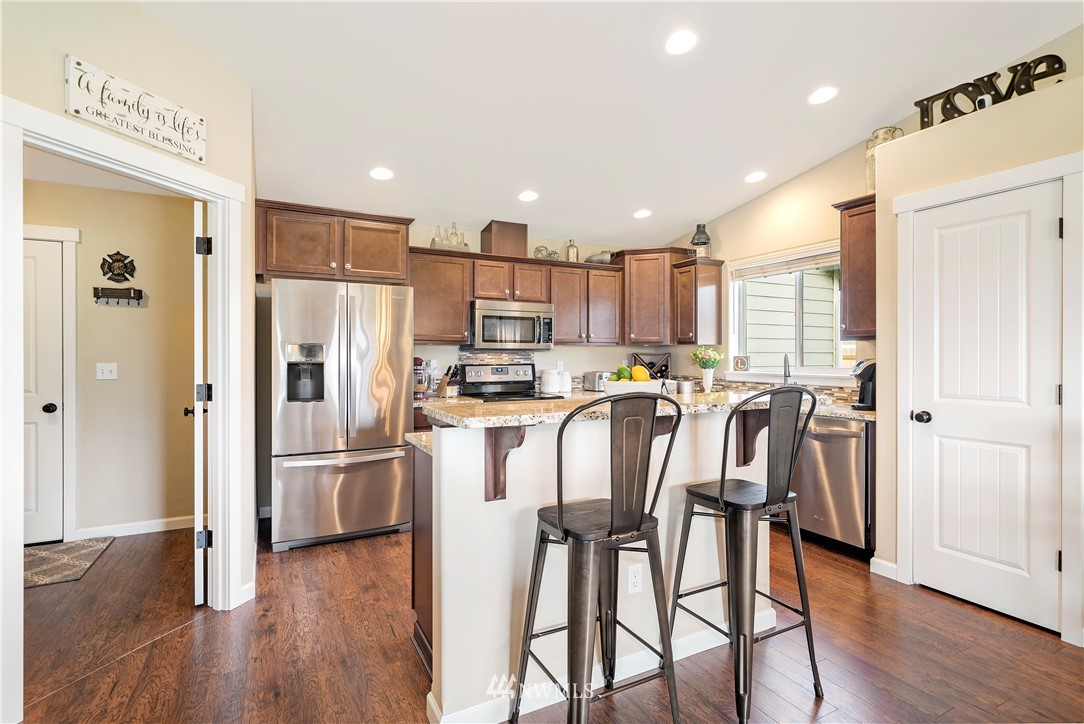 9235 178th Lane Southwest Rochester, WA 98579 - Photo 5 of 25