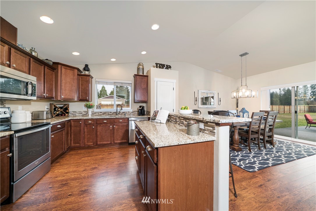 9235 178th Lane Southwest Rochester, WA 98579 - Photo 6 of 25