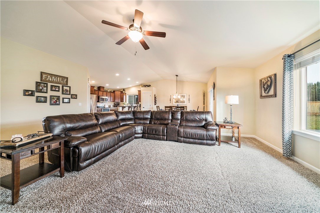 9235 178th Lane Southwest Rochester, WA 98579 - Photo 9 of 25