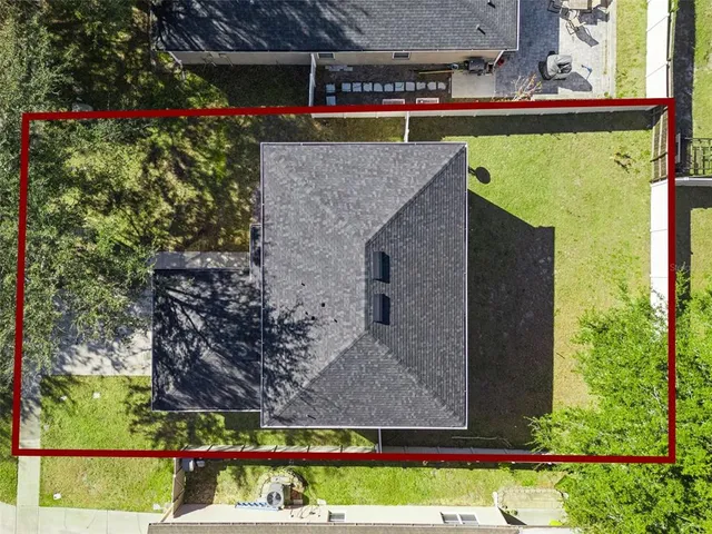 an aerial view of a house having yard