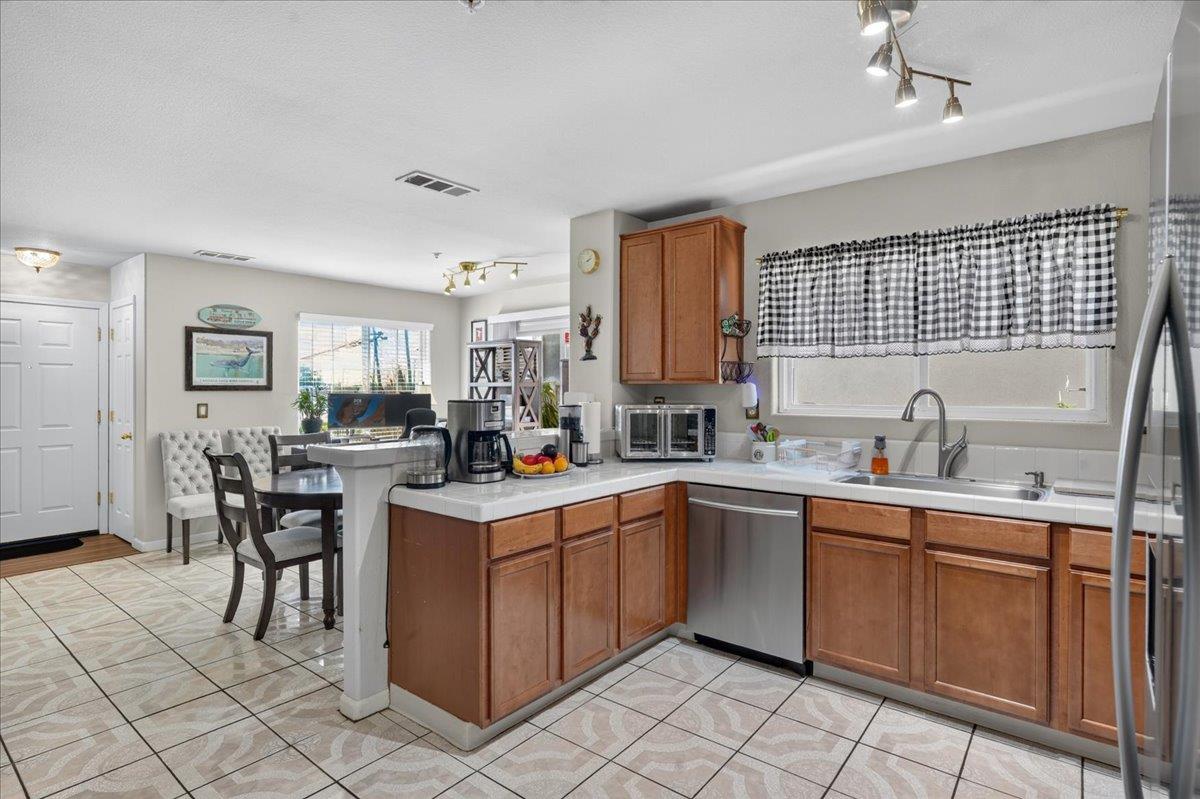 815 Rogge Road Salinas, CA 93906 - Photo 11 of 26 Gallery Image 11