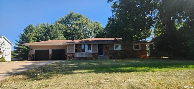 $239,000 | 7902 North Radnor Road, Peoria, IL 61614