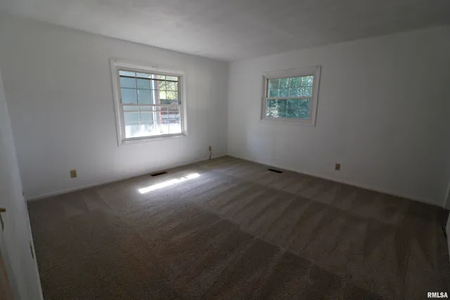 $239,000 | 7902 North Radnor Road, Peoria, IL 61614