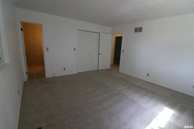 $239,000 | 7902 North Radnor Road, Peoria, IL 61614