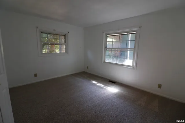 $239,000 | 7902 North Radnor Road, Peoria, IL 61614