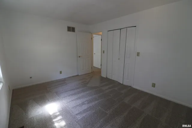 $239,000 | 7902 North Radnor Road, Peoria, IL 61614