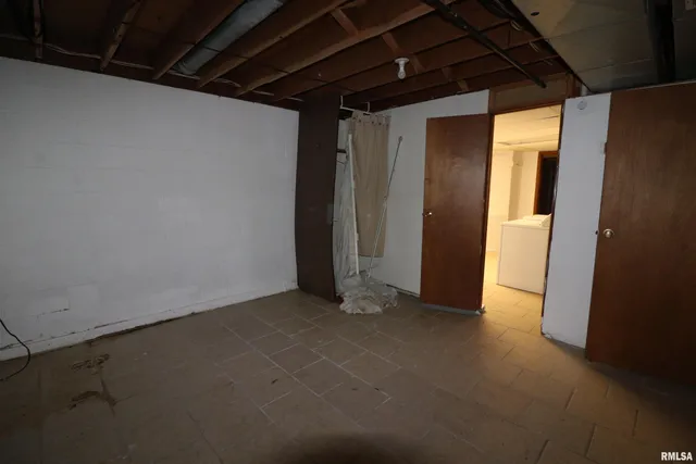 $239,000 | 7902 North Radnor Road, Peoria, IL 61614