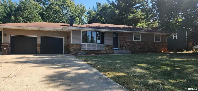 $239,000 | 7902 North Radnor Road, Peoria, IL 61614