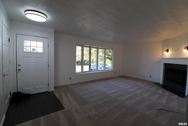 $239,000 | 7902 North Radnor Road, Peoria, IL 61614