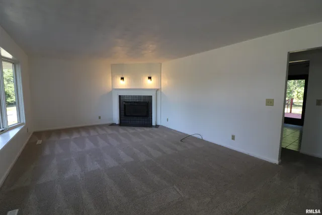 $239,000 | 7902 North Radnor Road, Peoria, IL 61614