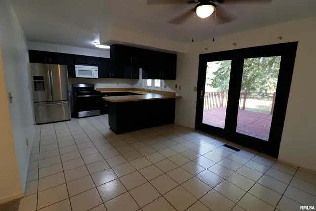 $239,000 | 7902 North Radnor Road, Peoria, IL 61614