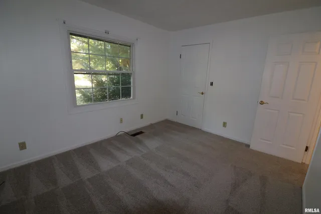 $239,000 | 7902 North Radnor Road, Peoria, IL 61614