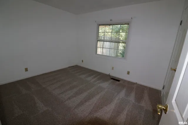 $239,000 | 7902 North Radnor Road, Peoria, IL 61614