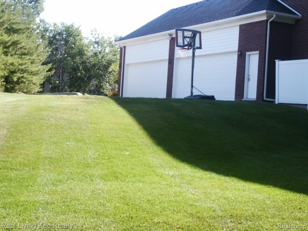 504 Bloomer Ridge Drive Rochester, MI 48307 - Photo 17 of 18 PICT0181.jpg