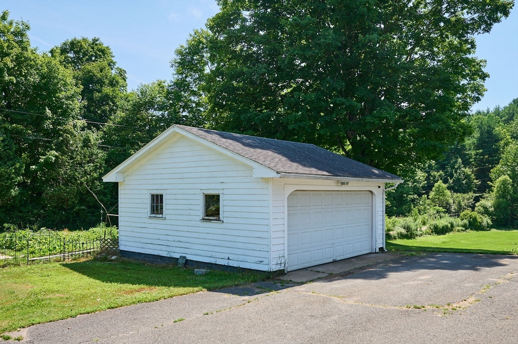 666 Montgomery Road Westfield, MA 01085 - Photo 5 of 42
