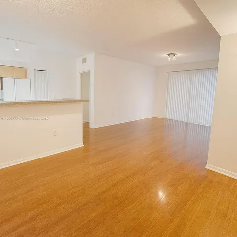 $2,050 | 8040 North Nob Hill Road, Unit 105, Tamarac, FL 33321