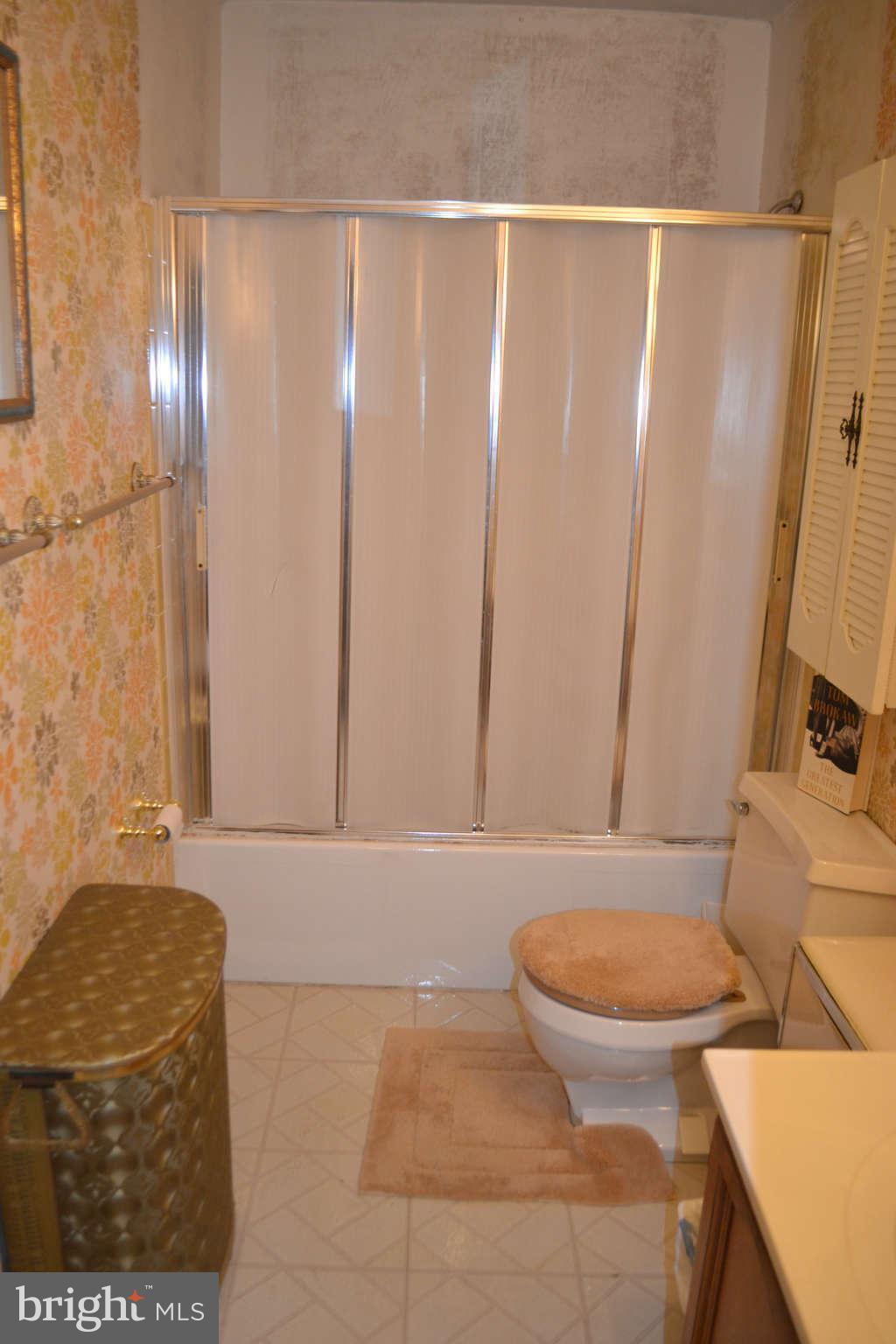 2005 Shore Road Baltimore, MD 21222 - Photo 14 of 26 Bath