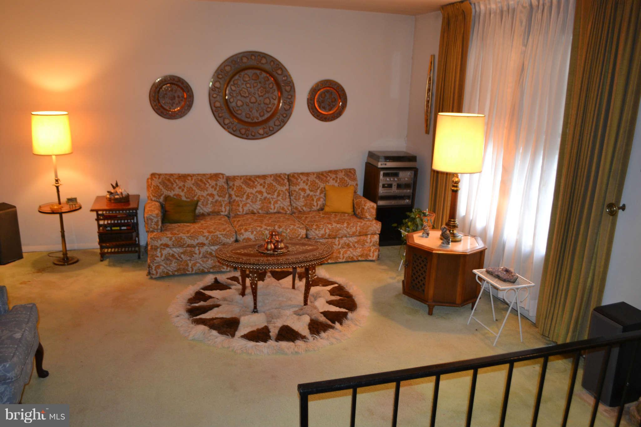 2005 Shore Road Baltimore, MD 21222 - Photo 22 of 26 Living Room