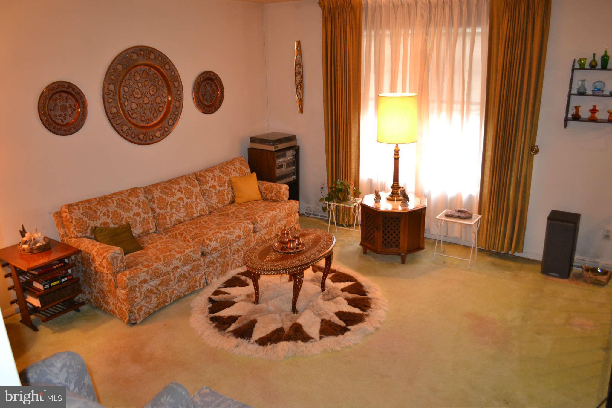 2005 Shore Road Baltimore, MD 21222 - Photo 6 of 26 Living Room