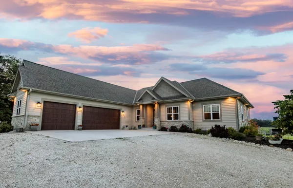 $1,199,900 | S75W35724 Wilton Road, Eagle, WI 53119